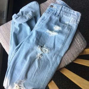 Hollister Ripped Mom Jeans NEVER WORN